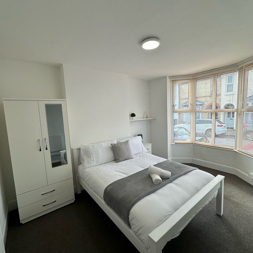 STUNNING DOUBLE ROOM IN CANTERBURY CT1 Room 2 - Photo 2