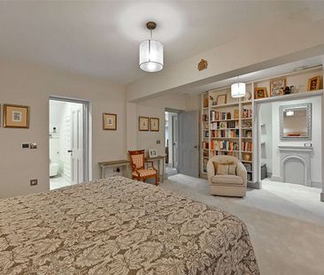 Elegant mid-terrace first and second floor maisonette in central Wi... - Photo 3