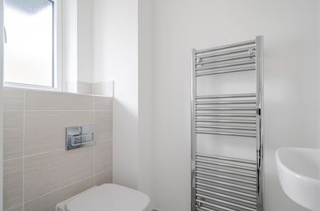 2 bedroom semi-detached house to rent - Photo 4