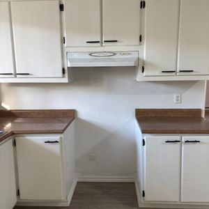 51/2 dispo 1 Oct 2025 a Boisbriand plusieurs services inclus internet Stationnement Déneigé Thermopompe Climatisation Locker - Photo 2