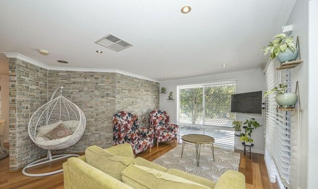 Well-Presented Four-Bedroom Family Home in Kinross, Only 1.5km to the Beach. - Photo 1