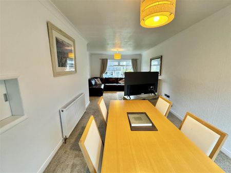 4 bedroom detached house to rent - Photo 3