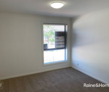 4 Bedroom Home with Large Yard - Photo 2