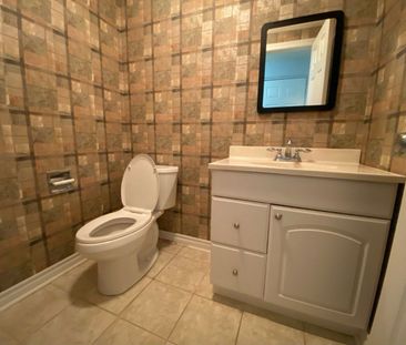 For Lease - 18 Red Mills Drive, East Gwillimbury, Ontario - Photo 5