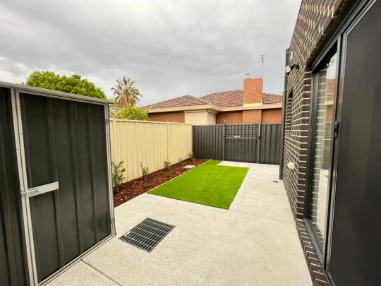 “Dream Home in this Stunningly built Townhouse!” - Photo 1