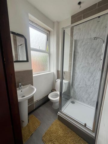 243 Dewsbury Road, Flat 2 - Photo 4