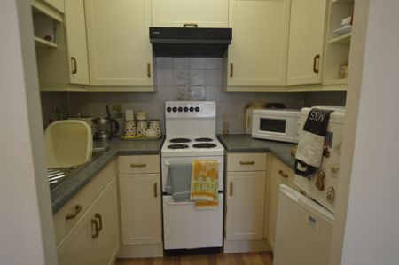 Station Road, Parkstone, Poole, Dorset, BH14 - Photo 3