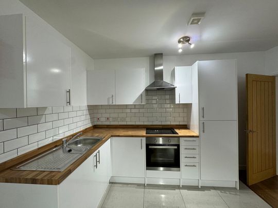 Peterborough - Photo 1