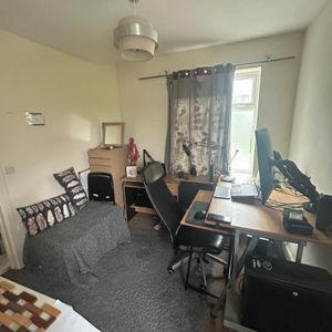 1 Bed Flat, Arnold Road, NG5 - Photo 2