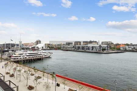 Luxurious waterfront apartment with a premium view to satisfy! - Photo 4