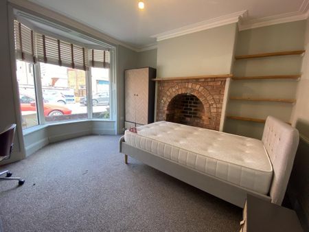 4 bedroom terraced house to rent - Photo 3