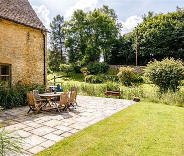 Stunning four bedroom period property situated in an idyllic location in the Cotswold village of Bagendon. - Photo 3