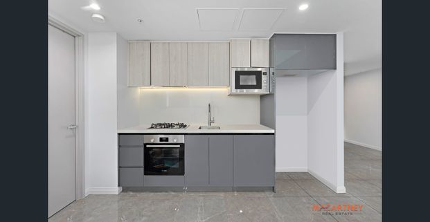 LUXURIOUS 1 BEDROOM + STUDY APARTMENT WITH BREATHTAKING VIEW - Photo 1