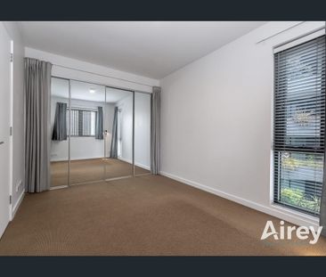 Sophisticated Living - Photo 3