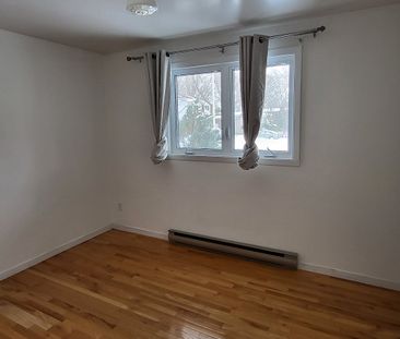 Maison de plain-pied - 2778 Rue Bourgogne - Photo 3