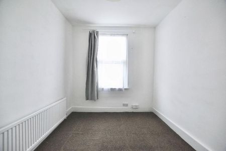 4 bedroom terraced house to rent - Photo 2