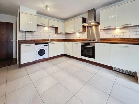 2 bedroom Flat To Let - Photo 5