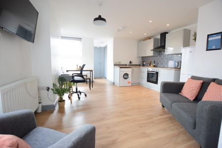 2 bedroom ground floor flat to rent - Photo 3