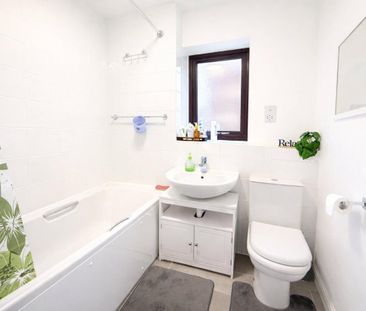 1 bed apartment to rent in Roots Hall Drive, Southend-on-Sea, SS2 - Photo 2