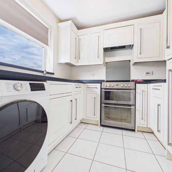 3 bedroom apartment to rent - Photo 1