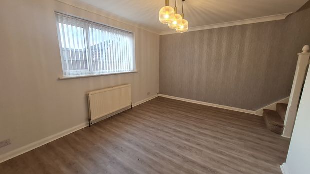 Cedar Walk, Pontefract, Featherstone - Photo 1