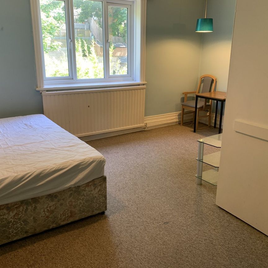 St Albans Crescent, Bournemouth, Dorset - Photo 1