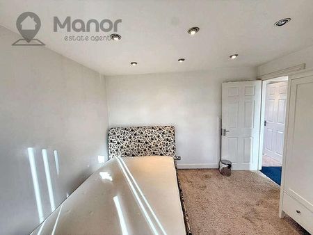 Stradbroke Grove, Ilford, IG5 - Photo 3