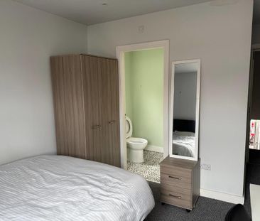 1 bedroom in a house share to rent - Photo 6