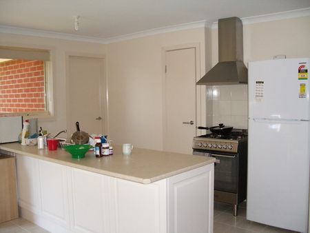 4-bedroom shared house, Bennett Street - Photo 2