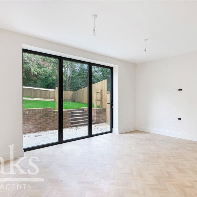 4 bedroom semi-detached house to rent - Photo 1