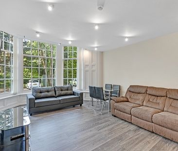 Spacious 4-Bed Ensuite Student Apartment with Large Gardens, Free P... - Photo 6