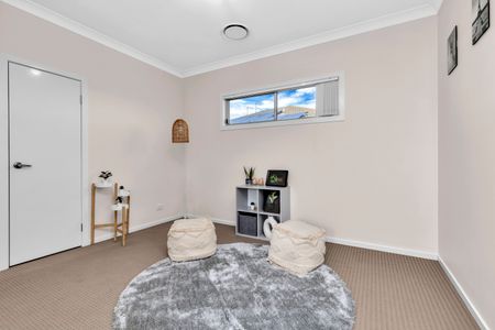 7 Pleasance Street, Box Hill NSW 2765 - House For Rent | Domain - Photo 5