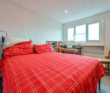 3 bedroom flat to rent - Photo 3