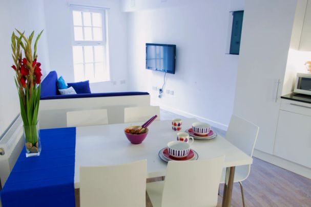 4 Bedroom 4 Bathroom - Photo 1