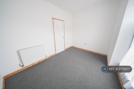 3 bedroom end of terrace house to rent - Photo 3