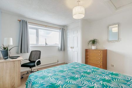 4 bedroom terraced house to rent - Photo 2