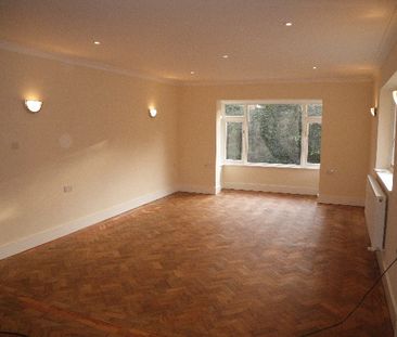 2 Bed Flat, Elmfield Way, CR2 - Photo 1