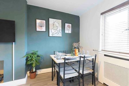 3 Bed Terraced House, Osmondthorpe Lane, LS9 - Photo 2