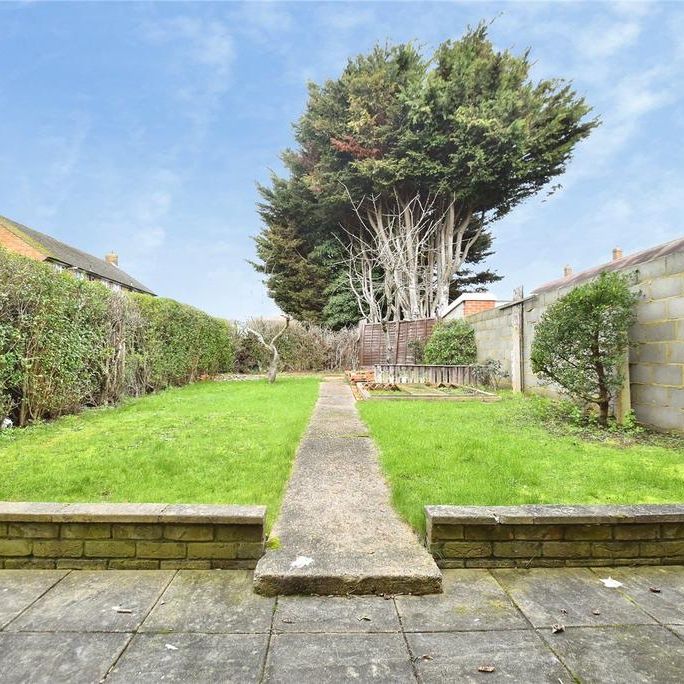 3 bedroom end of terrace house to rent - Photo 1