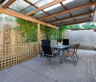 Spacious 3-Bedroom Home! - Photo 2