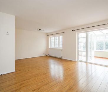 4 bedroom semi-detached house to rent - Photo 3