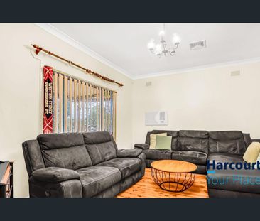 Spacious Family Home in a Prime Location! - Photo 2