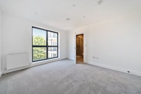 3 bedroom flat to rent - Photo 4