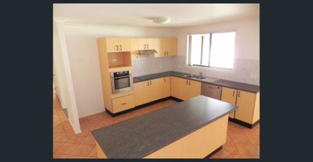 SPACIOUS FOUR BEDROOM FAMILY HOME !!! - Photo 5