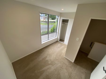 3-Bedroom, 3-Bathroom Townhouse in the Heart of Papakura – $620/week - Photo 3