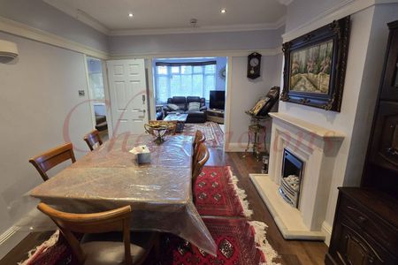 SPACIOUS 5 BEDROOM SEMI-DETACHED HMO AVAILABLE FOR COMPANY LET - Photo 2