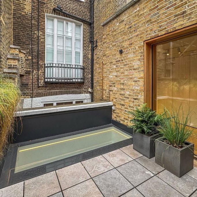 3 bedroom mews to rent - Photo 1