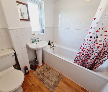 4 Bed Student Accommodation - Photo 4