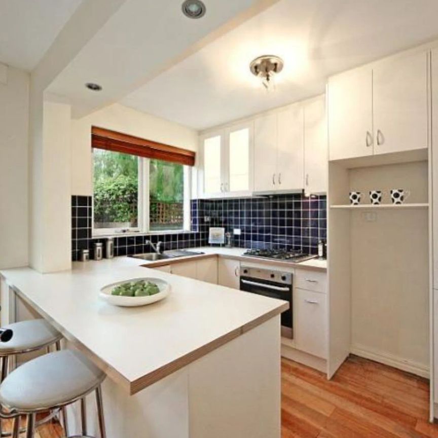 Spacious Unfurnished 1-Bedroom Apartment with Large Courtyard - Photo 1