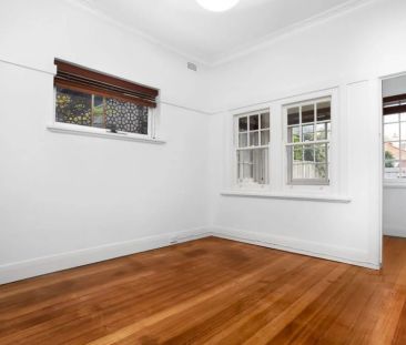 Preserved Art Deco - 2 bed + study - Photo 1